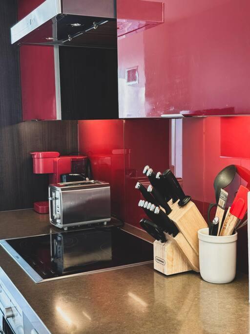 Elegant Suites - City Views, Lake View, Free Parking Toronto Exterior foto