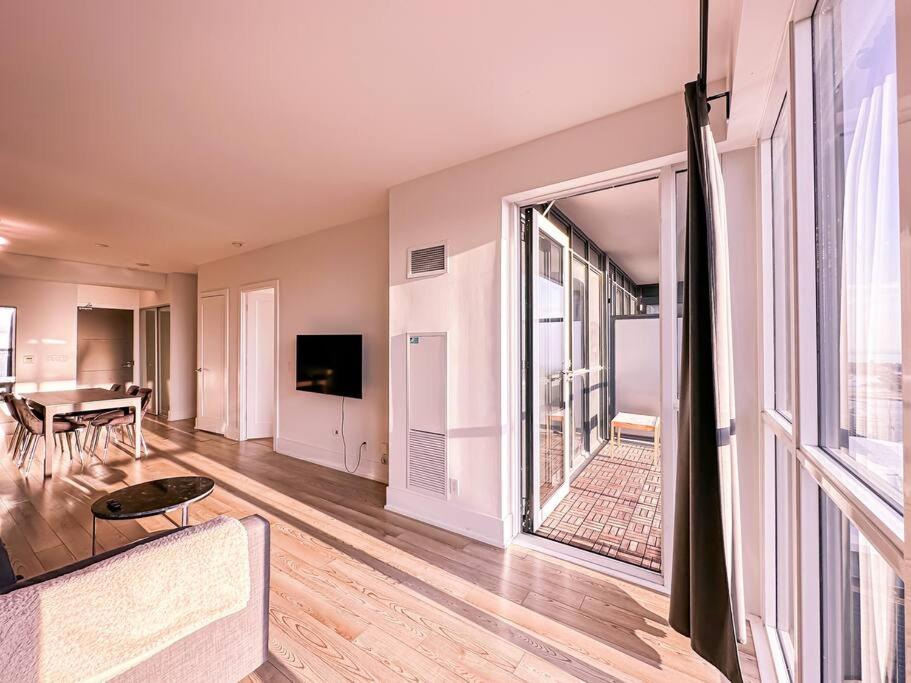 Elegant Suites - City Views, Lake View, Free Parking Toronto Exterior foto