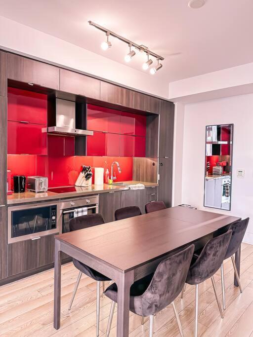 Elegant Suites - City Views, Lake View, Free Parking Toronto Exterior foto